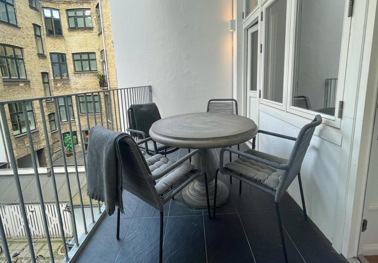 Beautiful 3 Bedroom Flat Next To The Marble Church Copenhagen Exterior photo